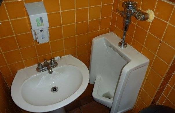 Újabb wc felújítási katasztrófák! Mert abból sohasem elég.