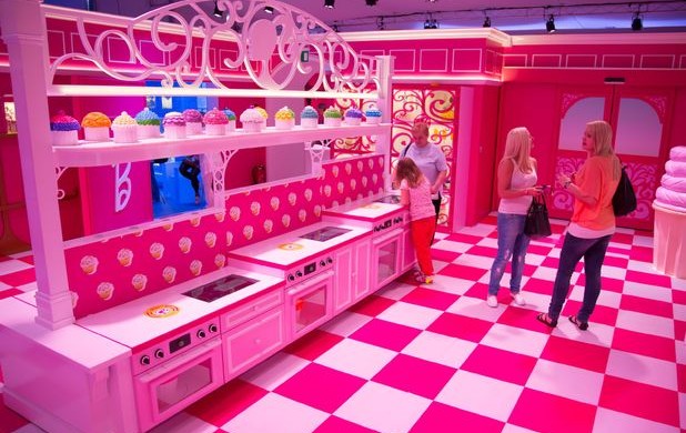 Életnagyságú Barbie-ház, csak erős idegzetűeknek!