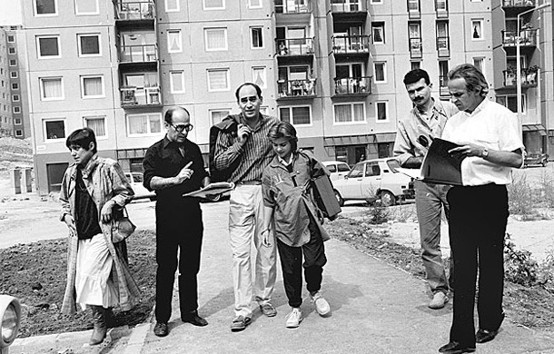 Szomszédok ingatlantúra: hová költözhetünk, ha fanatikus rajongók vagyunk?