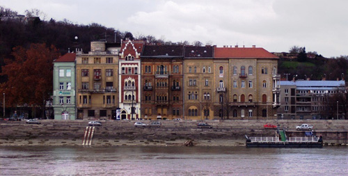 A keskeny ház nyomában – Budapest, Döbrentei utca