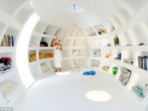 article-0-18A7470D00000578-944_634x475