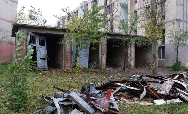 Eladó házak az egykori szovjet repülőtér árnyékában…