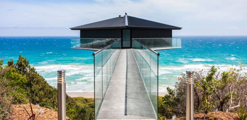 Tenger felett lebegő ház. Kéne?