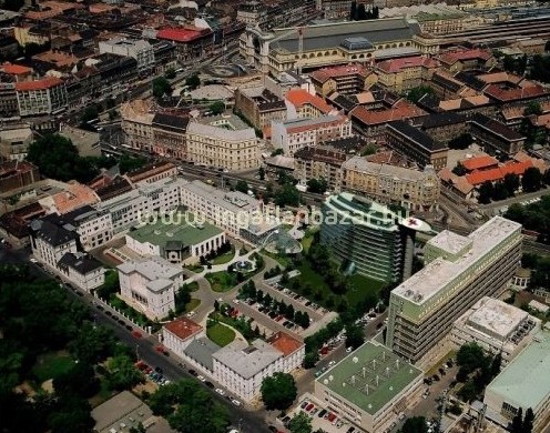 Két 4****-os pesti szálloda projekt is eladó