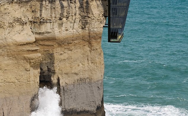 Ebben a házban szó szerint lóghat a munkából…