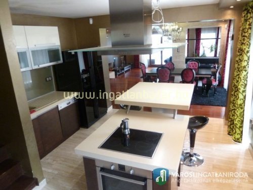 Hopp, egy lakás saját mozival!