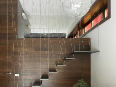 Modern lengõ lépcsõ