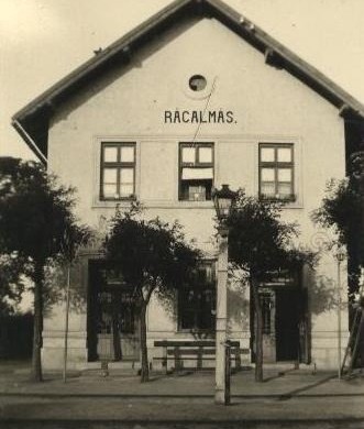 Pecsételjen az asszony hátsójára a saját vasútállomásán!