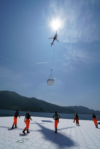 floating-piers-christo-jeanne-claude-italy-25