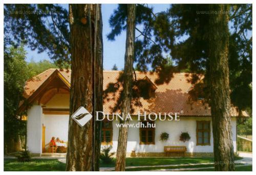 Eladó a ház, ahol Petőfi Szendrey Júliának udvarolt