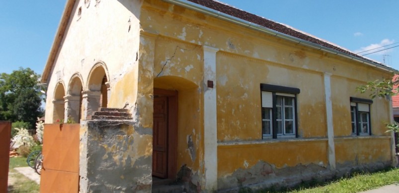 Jó itthon: Egykori budapesti bankár vezette faluban mosolygós fiatalok újítják fel a düledező házakat