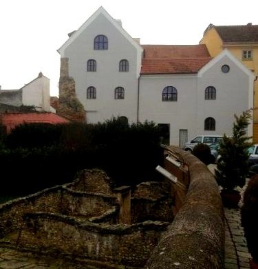 Eladó műemlék a soproni Főtéren, egyenesen a tulajtól!