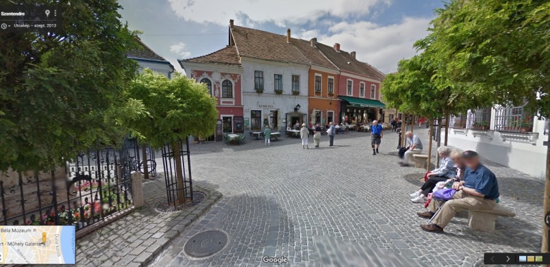 Szentendre főterén 3 műemléki ház eladó. Egymás mellett!