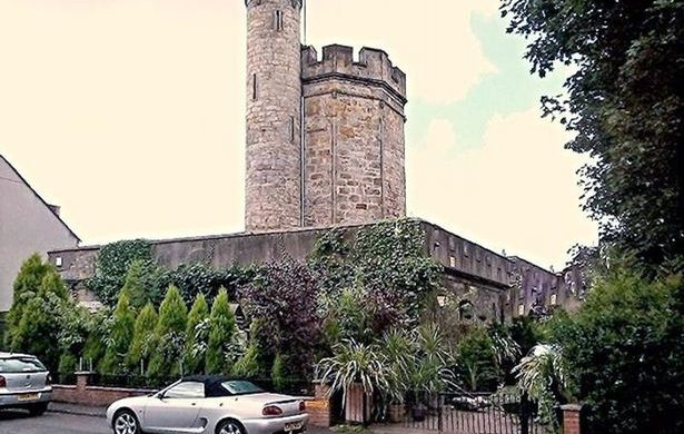 Eladó skót kastély egy átlagos ház áráért. Senki sem érti, miért.