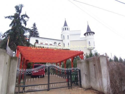 Vegyen kastélyt Karácsonyra! Mondjuk ezt a sok bástyásat.