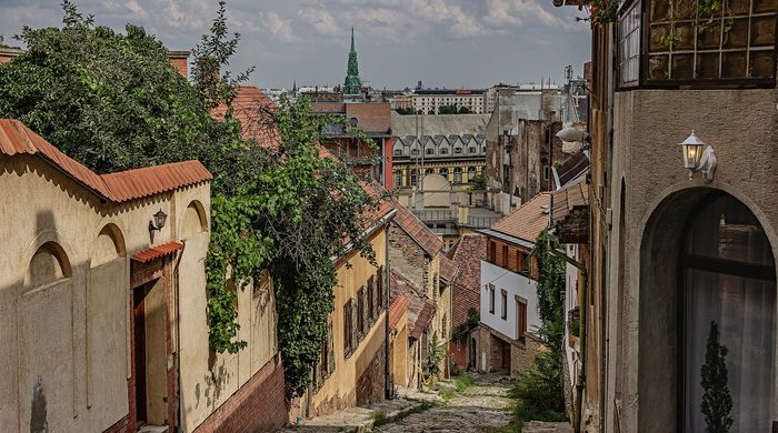 Ön magyar? Akkor sajnos nem lakhat a főváros egyik legszebb utcájában…