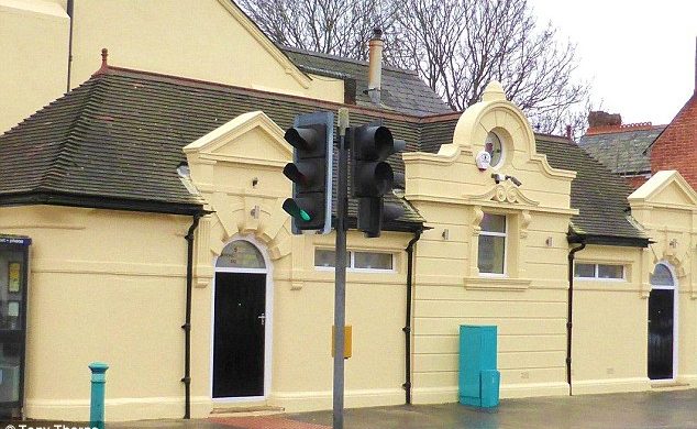 Nyilvános wc-ből kiadó lakás! Mert bármi átalakítható!