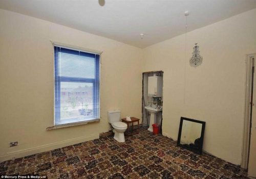 2587bd0f00000578-2947277-image-a-30_1423565944247