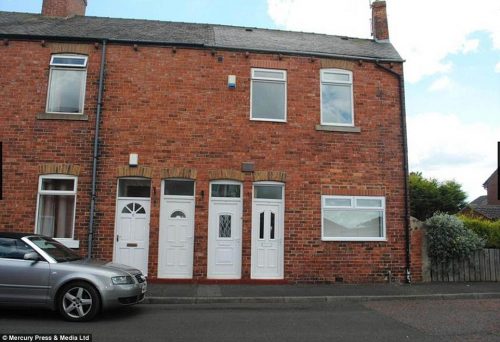 2587cce600000578-2947277-image-a-18_1423565315485