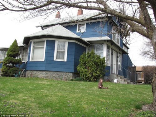 2587cd1200000578-2947277-image-a-80_1423577686826