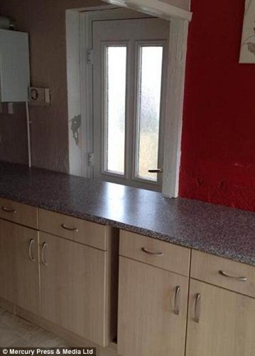 2587cd2f00000578-2947277-image-m-11_1423564594663