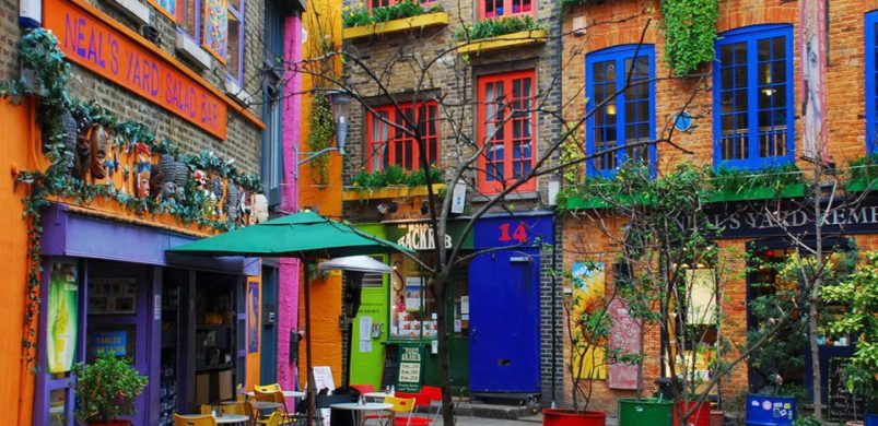 Falak és ami belefér: őrületes színpompa a világ épületein, építményein!