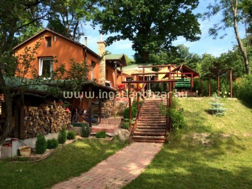 Megint találtunk egy házat, ami szerintünk nagyobb, mint amit állítanak. És még olcsó is!