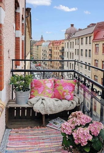 amazing-decorating-ideas-for-small-balcony-13
