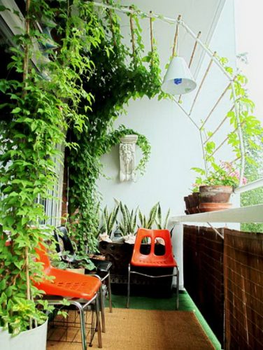 amazingly-pretty-decorating-ideas-for-tiny-balcony-spaces_07