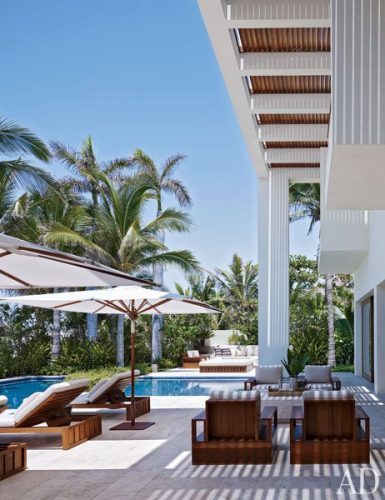 item29-rendition-slideshowvertical-cindy-crawford-rande-gerber-31-pool-extra