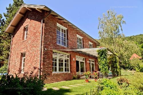 A hét ingatlana: túl szép, hogy magyar legyen! Piliscsabai elegancia 190 millióért