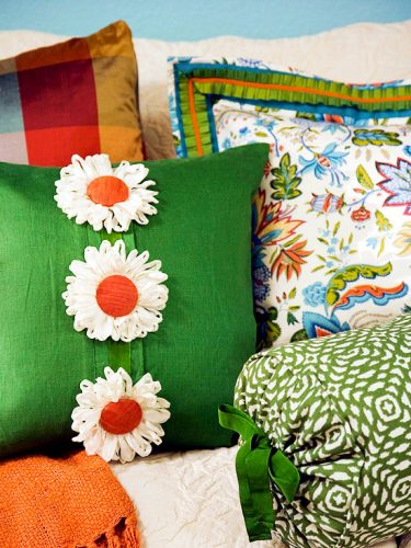 24-ideas-for-decorative-sofa-cushions-or-you-refresh-the-interior-2-2062872027