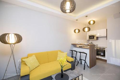 A hét ingatlana: egy 30 nm-es, cuki, tavaszias kis lakás!