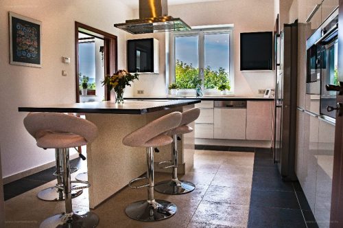 22fc2264-f69b-4501-93ef-58d0309a426f_1024x768b