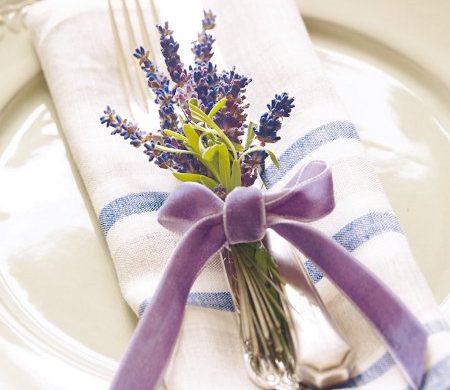 A hét színe: levendula! Elegancia a damaszt dísztől a falfestésig!