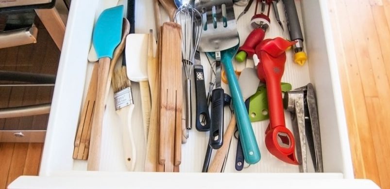 Spanyol viasz: rendetlen konyhai fiókból kellemes tároló. Pár forintból!