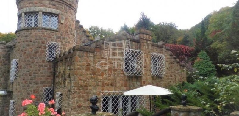 Eladó Gerlóczy Gedeon 1920-as években tervezett, nagypolgári homokkő villája