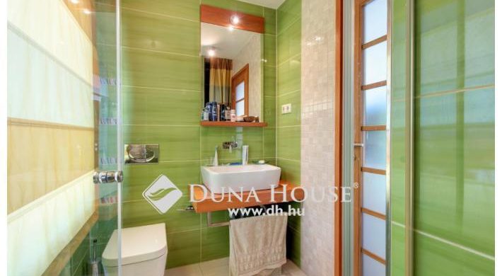 Nők, szerelem, papok: a hét hirdetési szövege nem beszél mellé…