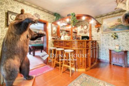 Budafoki ház medvével eladó!