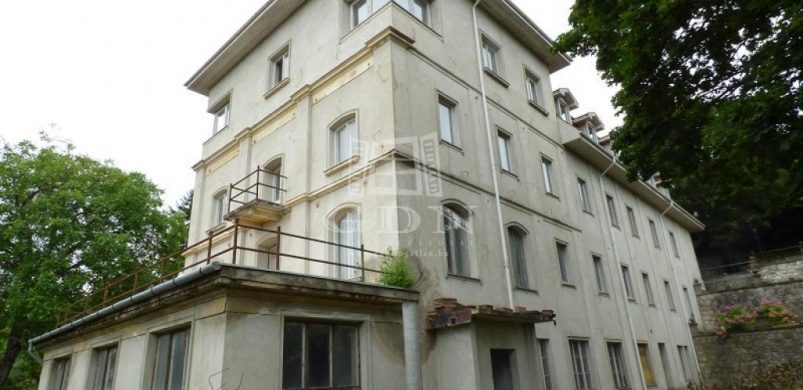 Az igazi Préda: egykori pezsgőgyárban élhet a Dunakanyarban!