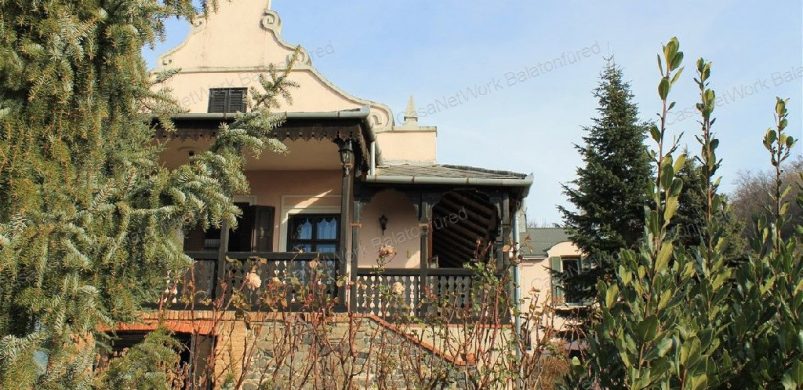 Badacsonyi kiskastély és egy macska, 66 millióért