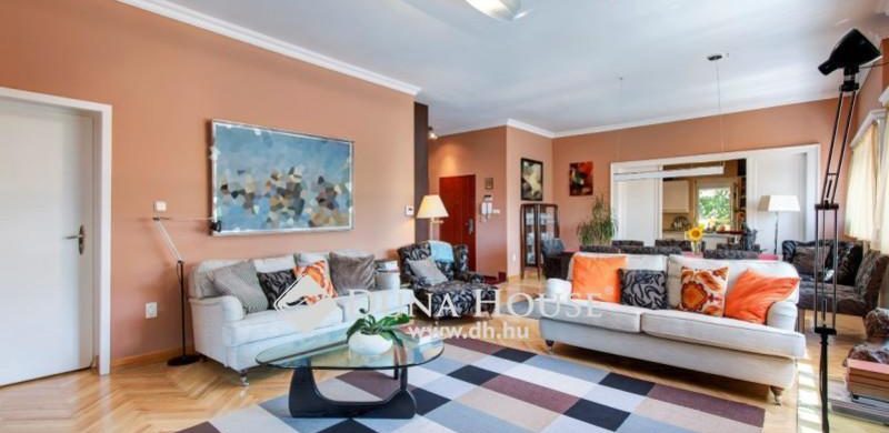 Nézegessen izgalmas festményeket és geometriákat más lakásában!