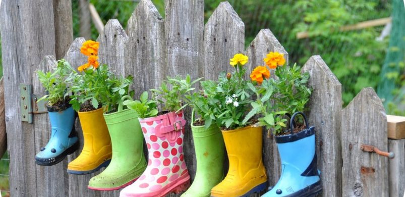 Virágcserép és madáretető. Gumicsizmából!