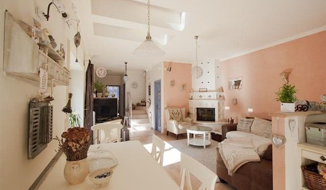 A hét ingatlana: törtfehér álomotthon, rengeteg fénnyel