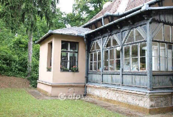 Egy falat történelem 199,9 millióért a Svábhegyen