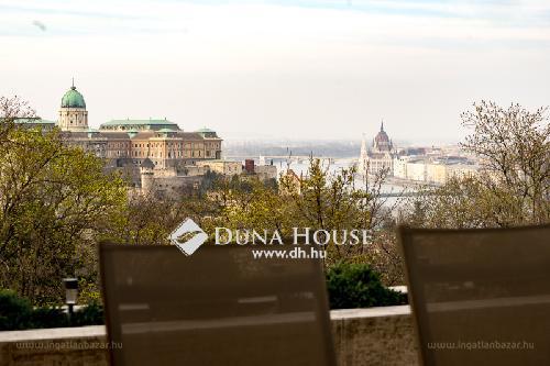 Ennél ragyogóbb panoráma nem igen akad a fővárosra! Egy 269 milliós lakás, képekben!