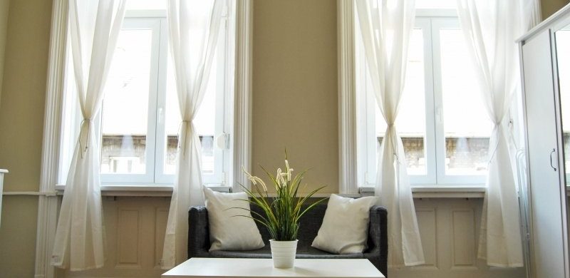 „Svéd bútoros”, frissen felújított polgári lakás a Nyugatinál. Kéne?