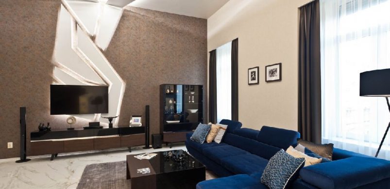 Leheveredő: gyönyörű, tengerészkék ülőgarnitúra, na és egy 107,9 milliós belvárosi otthon