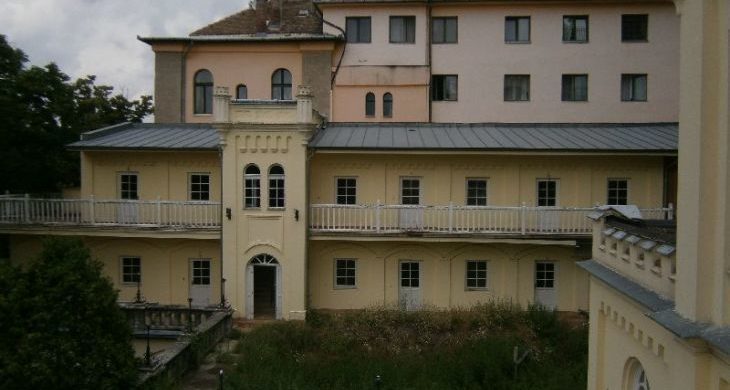 Pont egy éve: még mindig eladó a zseniális Pálffy villa Visegrádon!