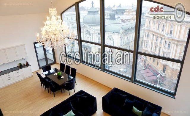 Pazar kilátás a Vígszínházra. 490 millióért